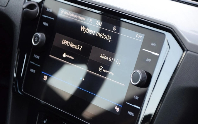 Volkswagen Passat cena 87899 przebieg: 58300, rok produkcji 2021 z Warszawa małe 529